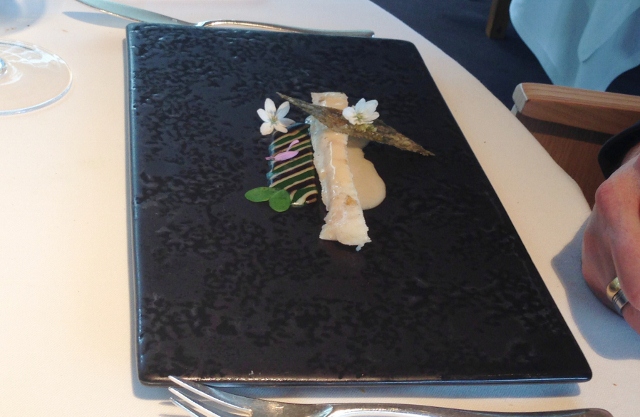 Celler_can_Roca_Lenguado_Brasa_ajo_negro_fermentado_ajo_blanco